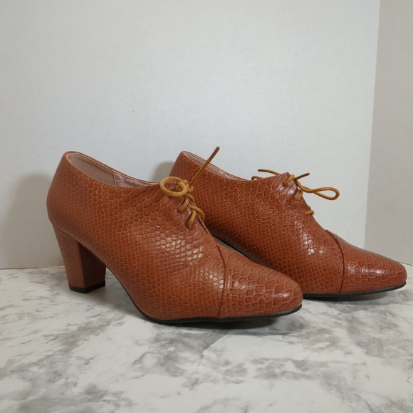 Lulu Hun London Brown Women's Lace Up Heels , Size 8 - Picture 1 of 9